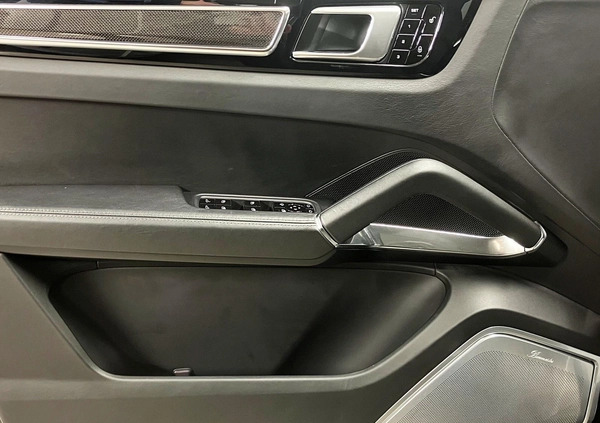 Porsche Cayenne cena 399000 przebieg: 101861, rok produkcji 2018 z Kleszczele małe 781